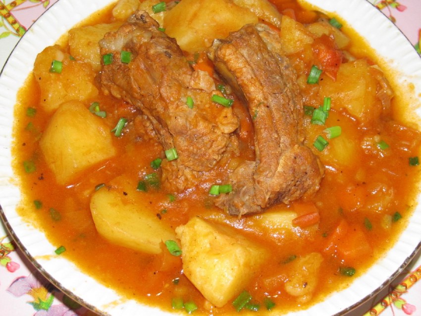 Тушёные рёбрышки с картошкой