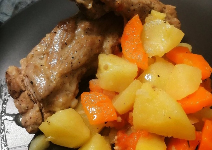 Тушёные рёбрышки с картошкой