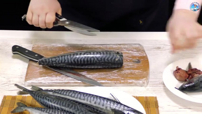 Скумбрия в пластиковой бутылке