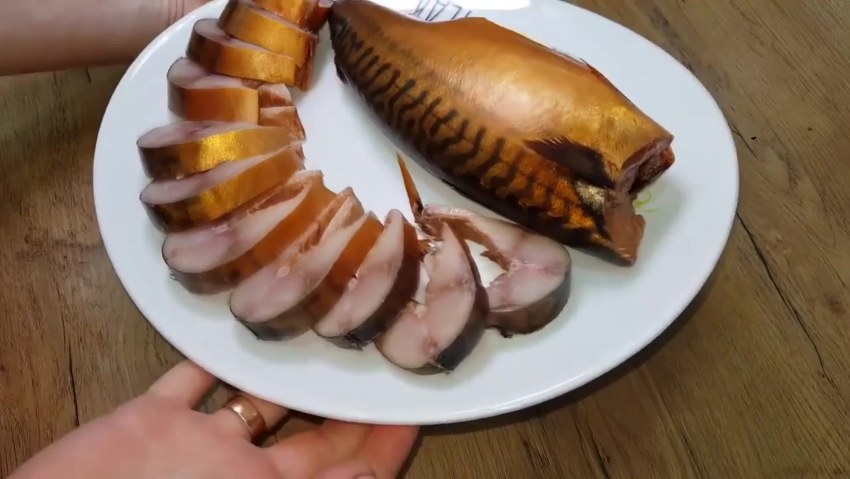 Скумбрия в чайной заварке и луковой