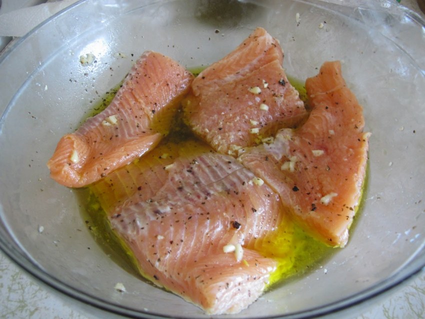 Рыба в духовке кусочками