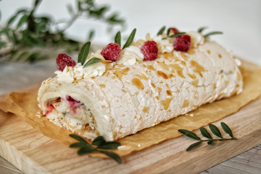 Меренговый рулет с безе