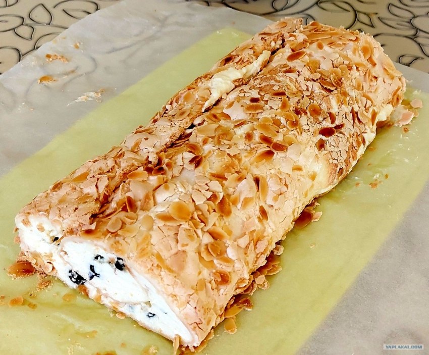 Лимонный меренговый рулет