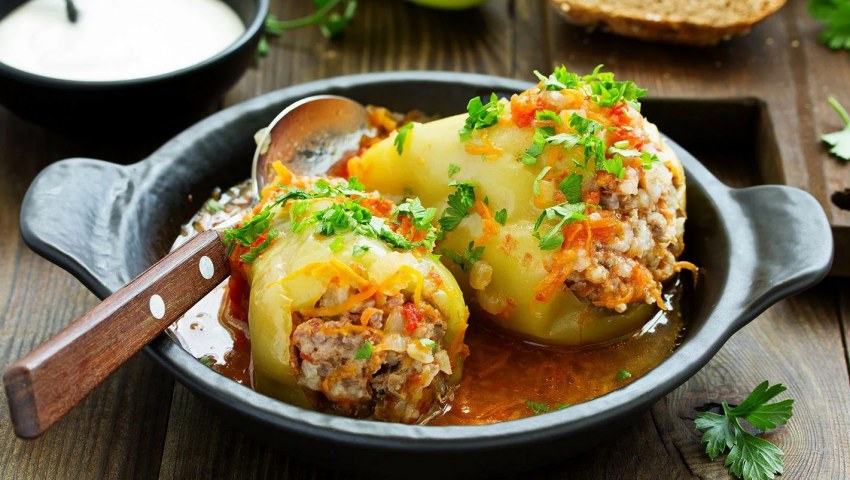 Перец фаршированный мясом и рисом