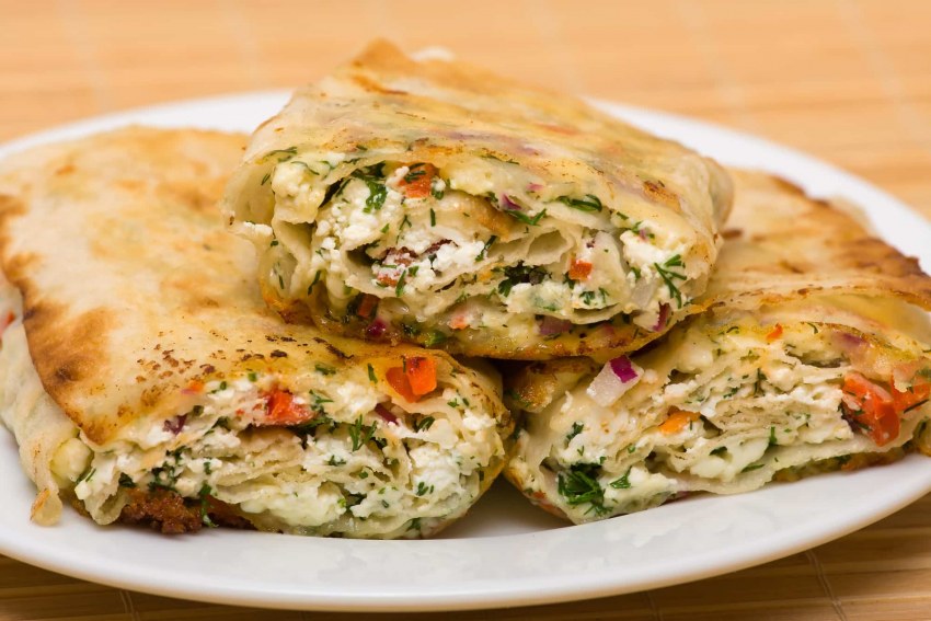 Лаваш с грибами и сыром на сковороде