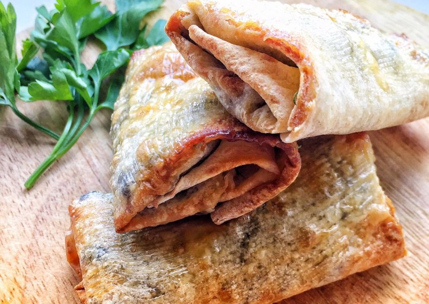 Пирог из лаваша с творогом и сыром в духовке