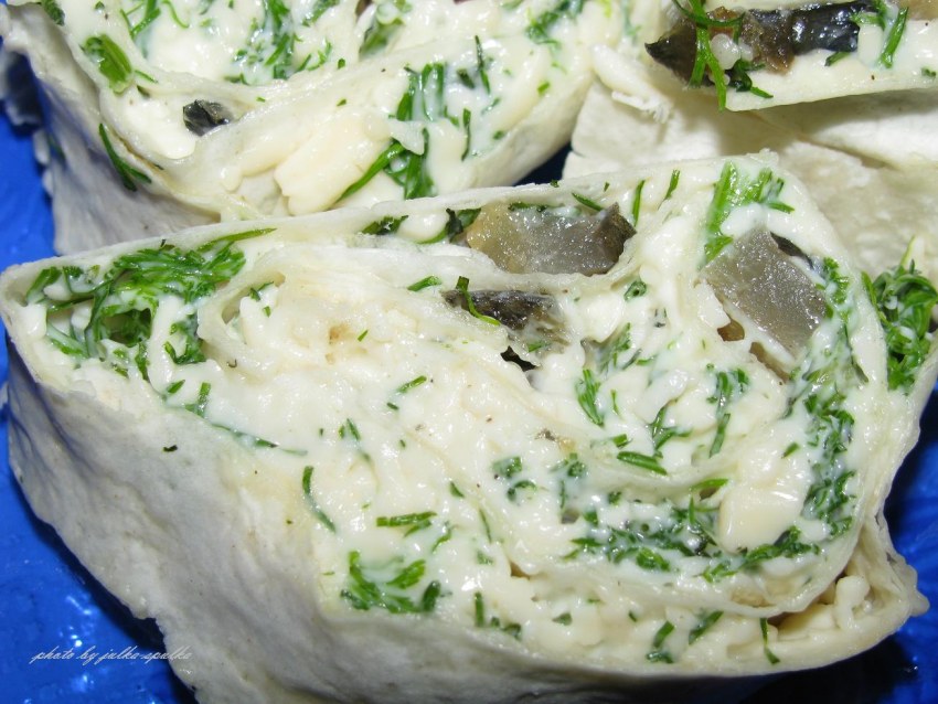 Рулет из лаваша с курицей