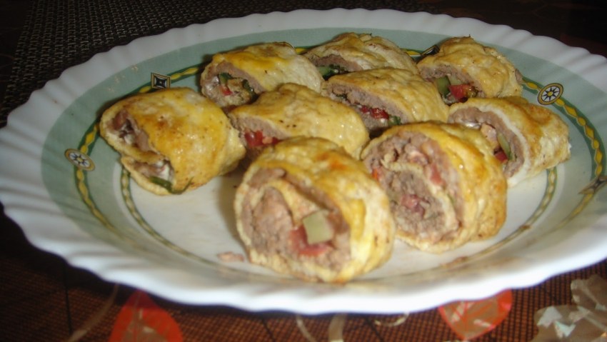 Бризоль с майонезом и кетчупом