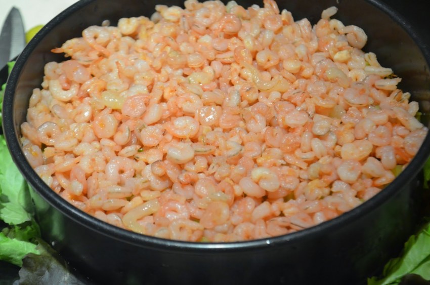 Блинные корзиночки с красной рыбой