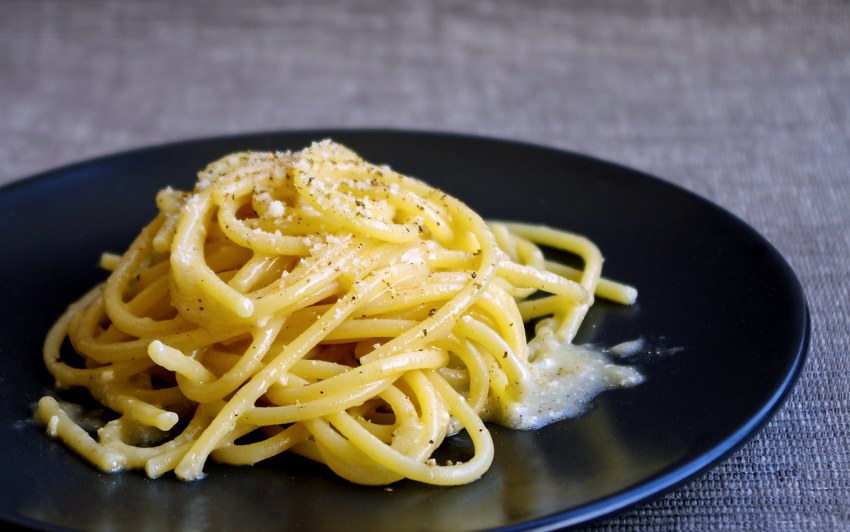 Римская паста спагетти Cacio e Pepe