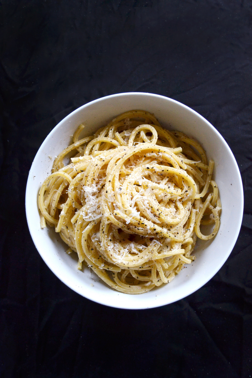 Римская паста спагетти Cacio e Pepe