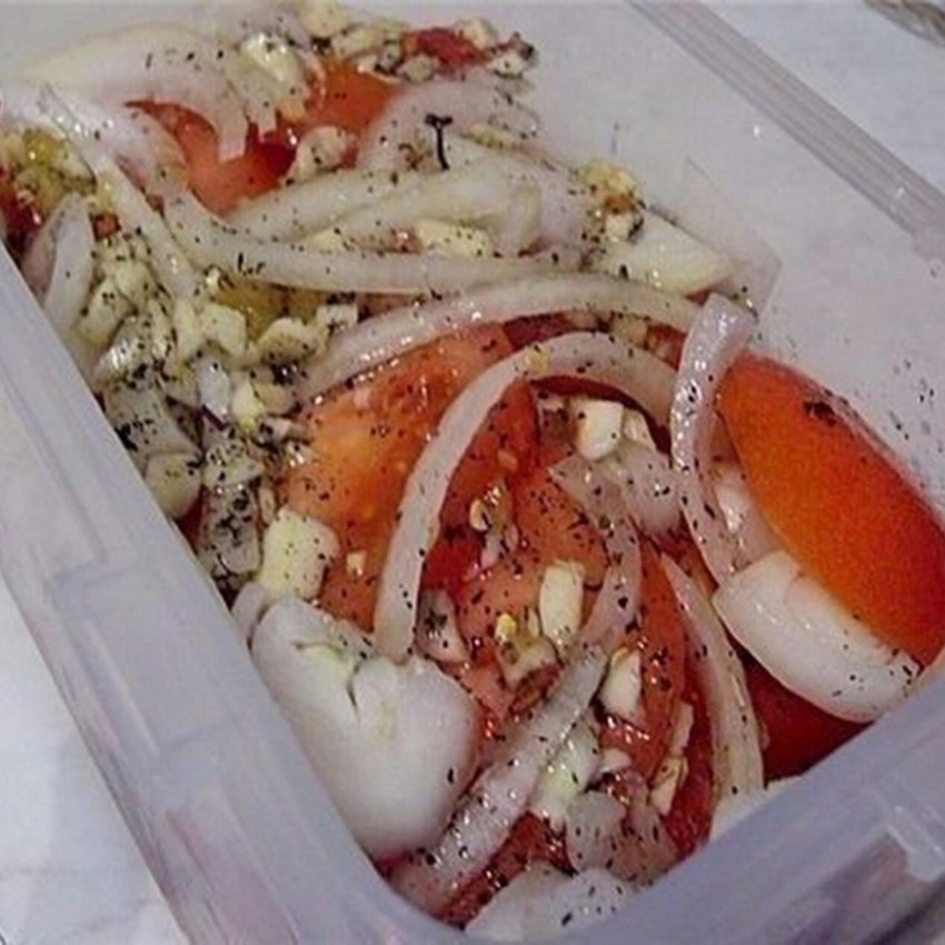 Помидорная закуска с луком