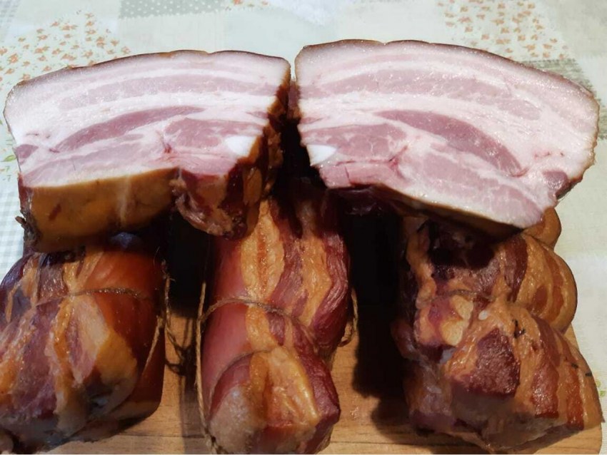 Грудинка свиная копченая