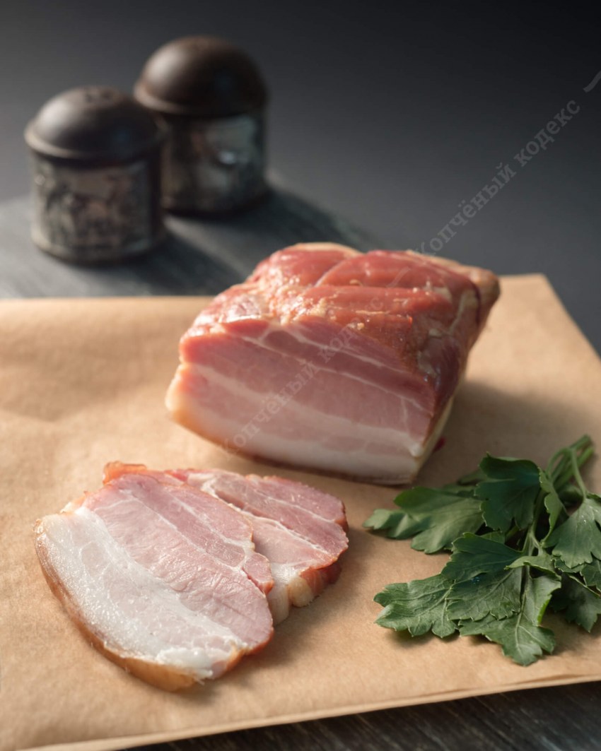 Грудинка свиная копченая