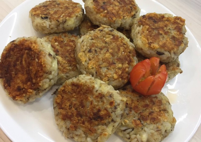 Котлеты из консервов рыбных с рисом
