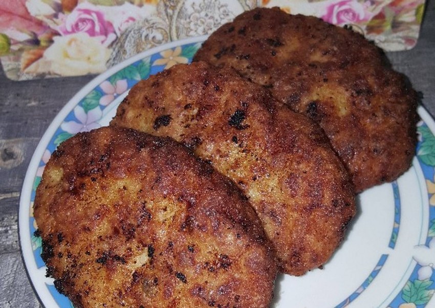 Рыбные котлеты из щуки с салом