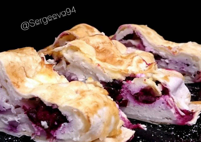 Рулет из лаваша с вишней