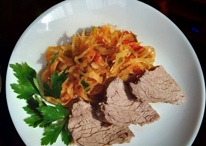 Вареное мясо с овощами