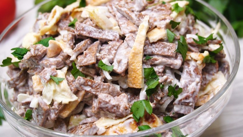 Салат с печенью и яблоками