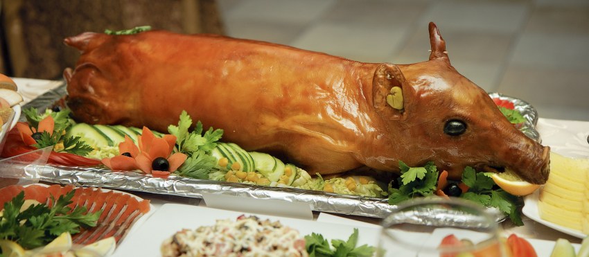 Жареная свинья целиком