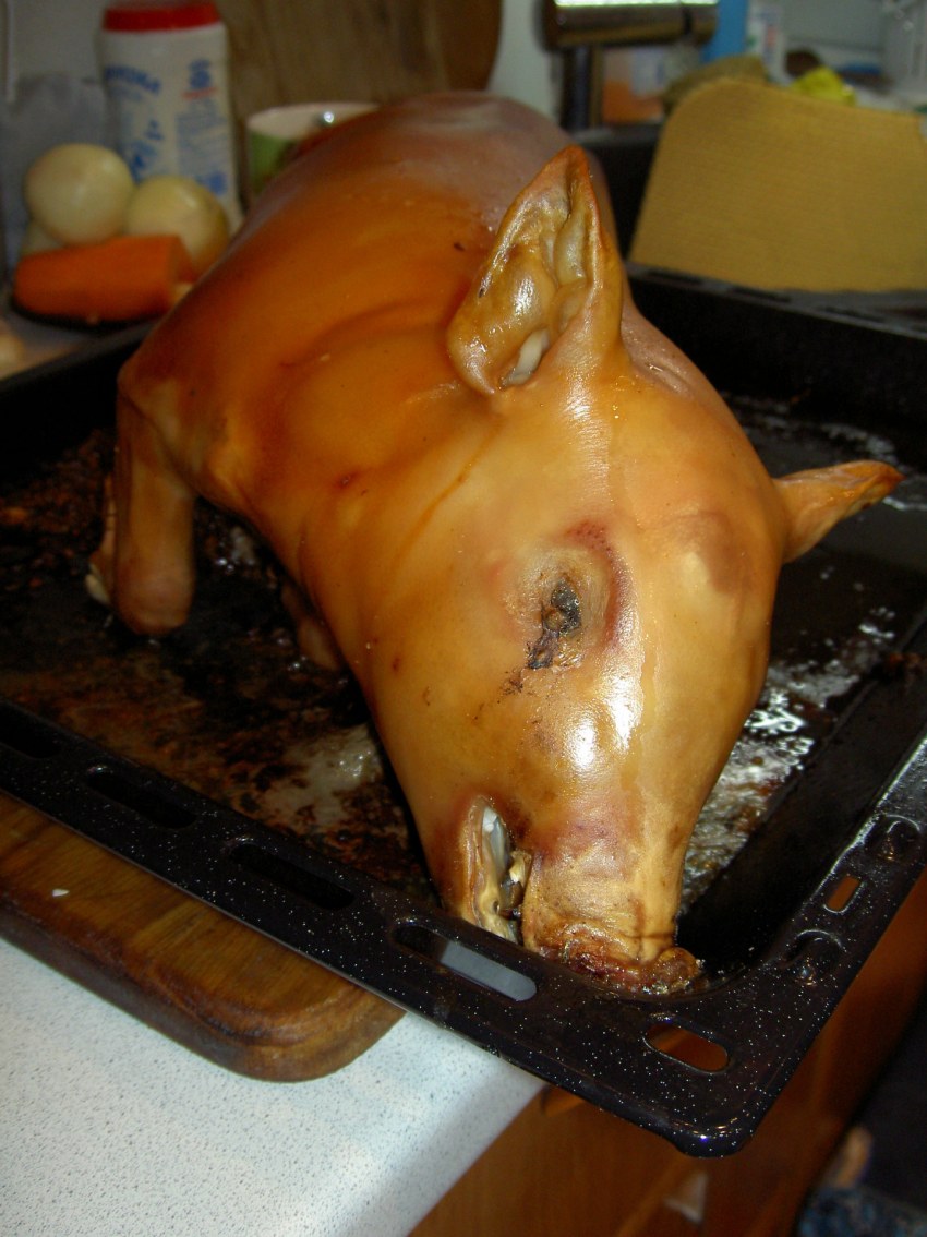 Свинья фаршированная яблоками