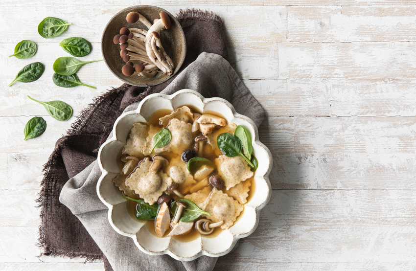 Равиоли с курицей и грибами в сливочном соусе