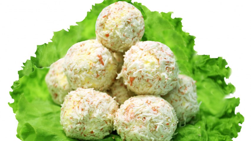 Закуска Рафаэлло из крабовых палочек