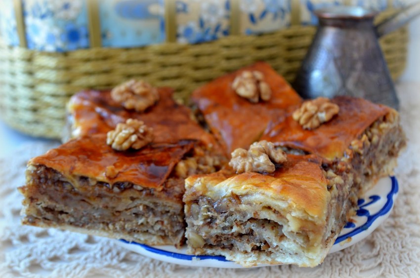 Пахлава с мёдом и грецкими орехами