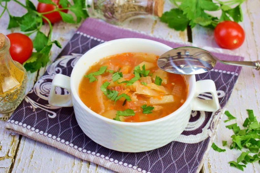 Суп щи с тушенкой