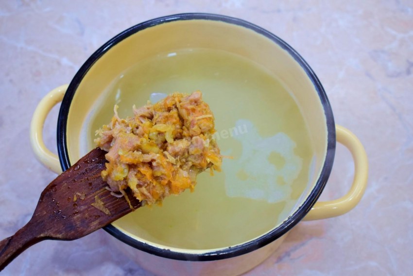 Щи с курицей и свежей капустой