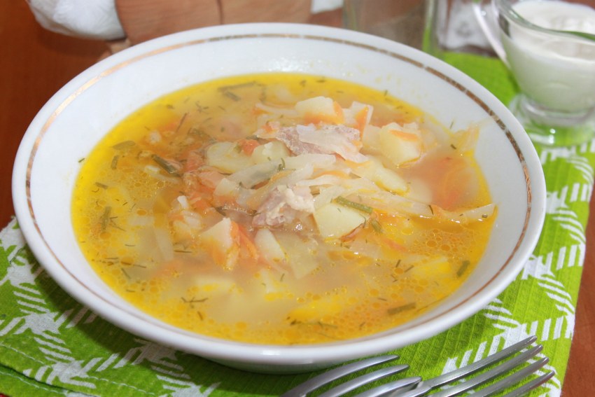 Щавелевый суп с тушенкой