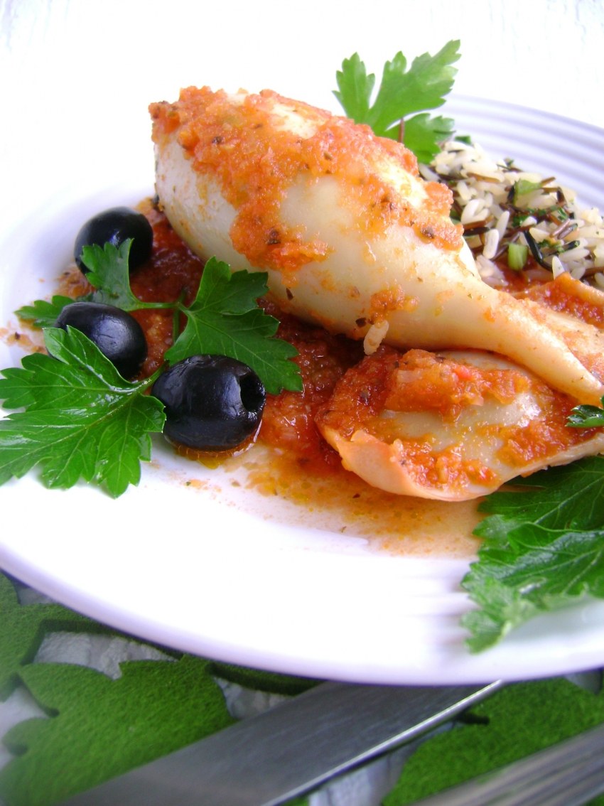 Кальмар фаршированный кускусом