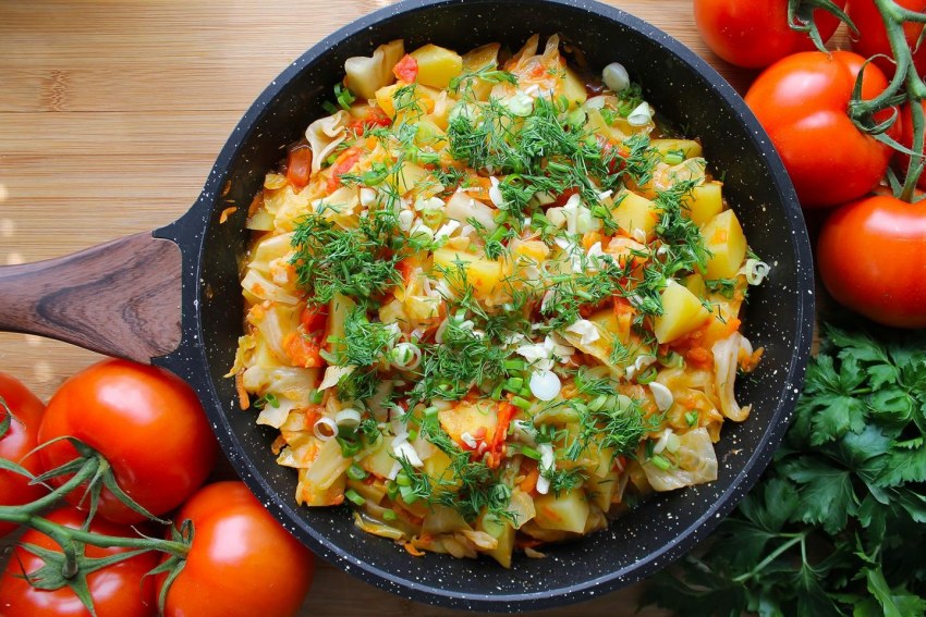 Тушеные шампиньоны с овощами