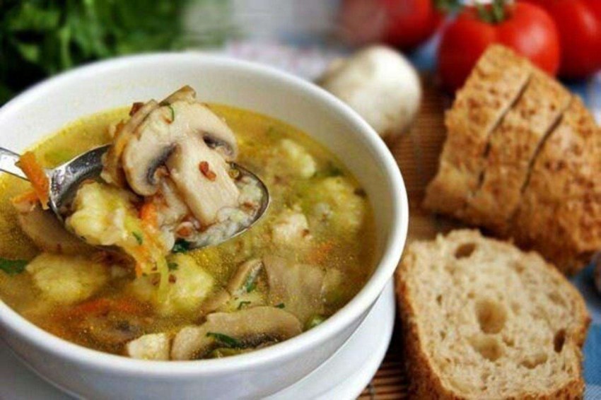 Гречневый суп с грибами и картофельными клецками