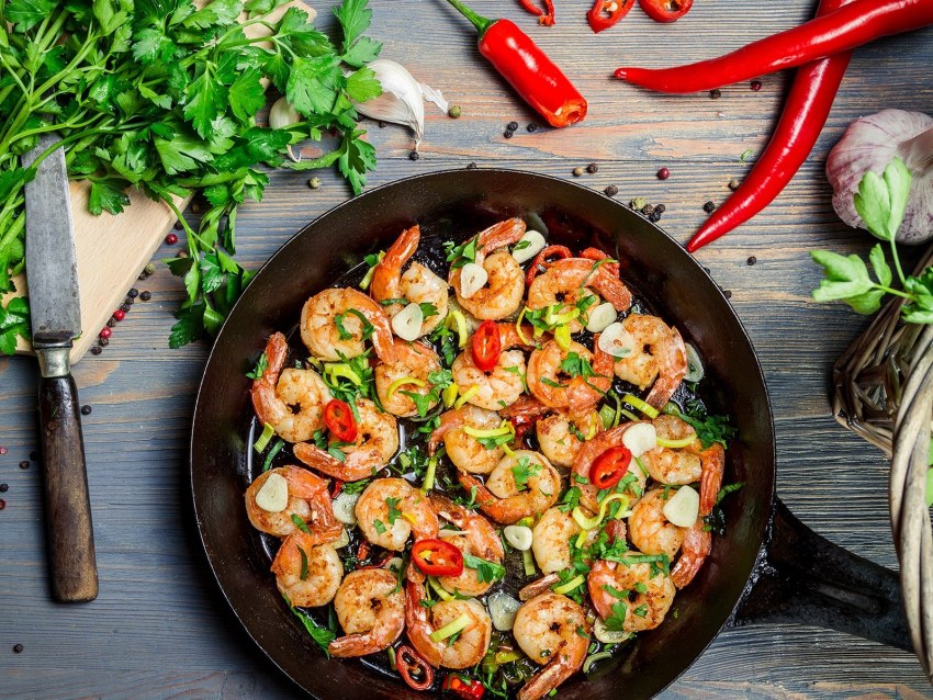 Креветки на сковородке