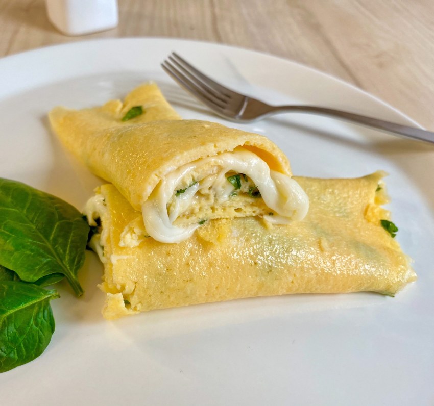 Яичные рулетики с начинкой