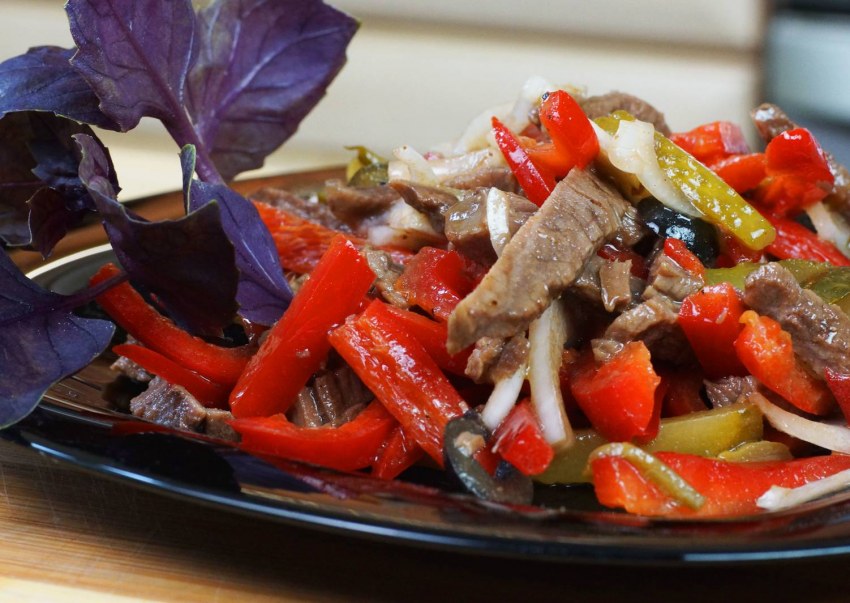 Овощной салат с мясом