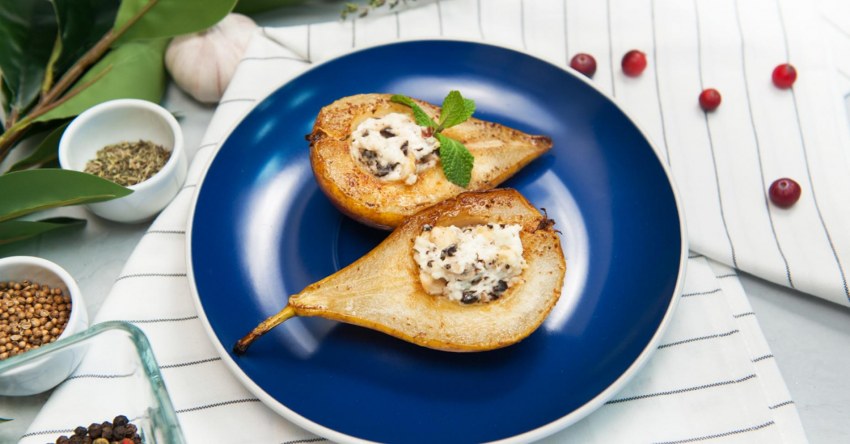 Запеченные груши с творогом и корицей