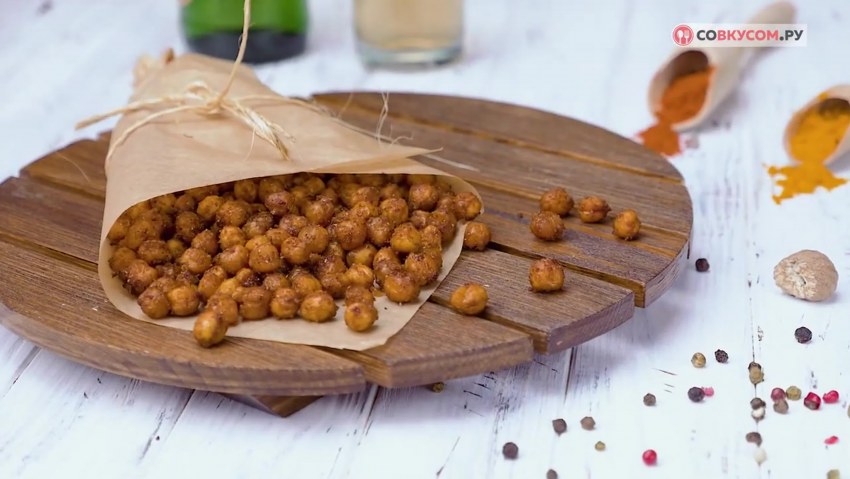 Нут с куриным филе и овощами