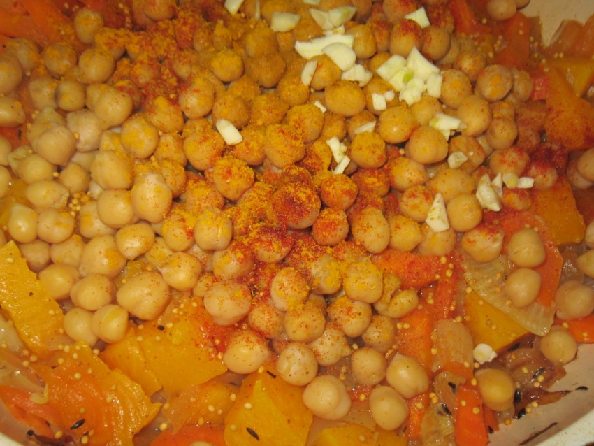 Жареная курица и нут