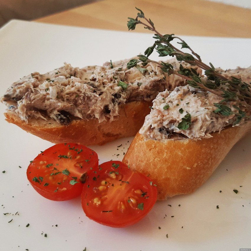 Сморреброд датский со скумбрией