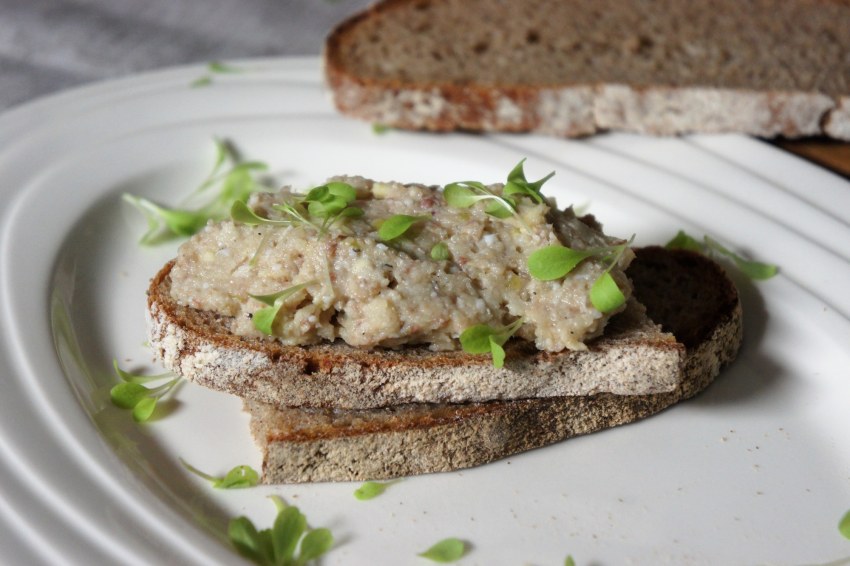 Закуска с копченой скумбрией