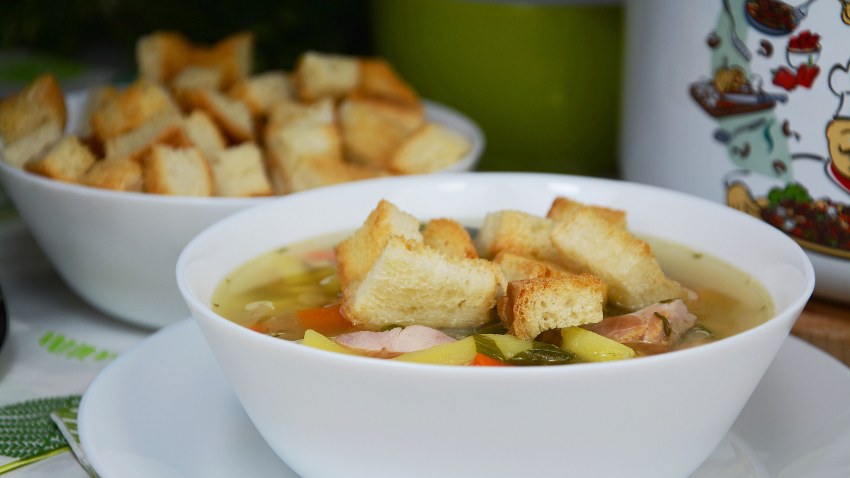 Ароматный суп с копчёной курицей и плавленным сырком