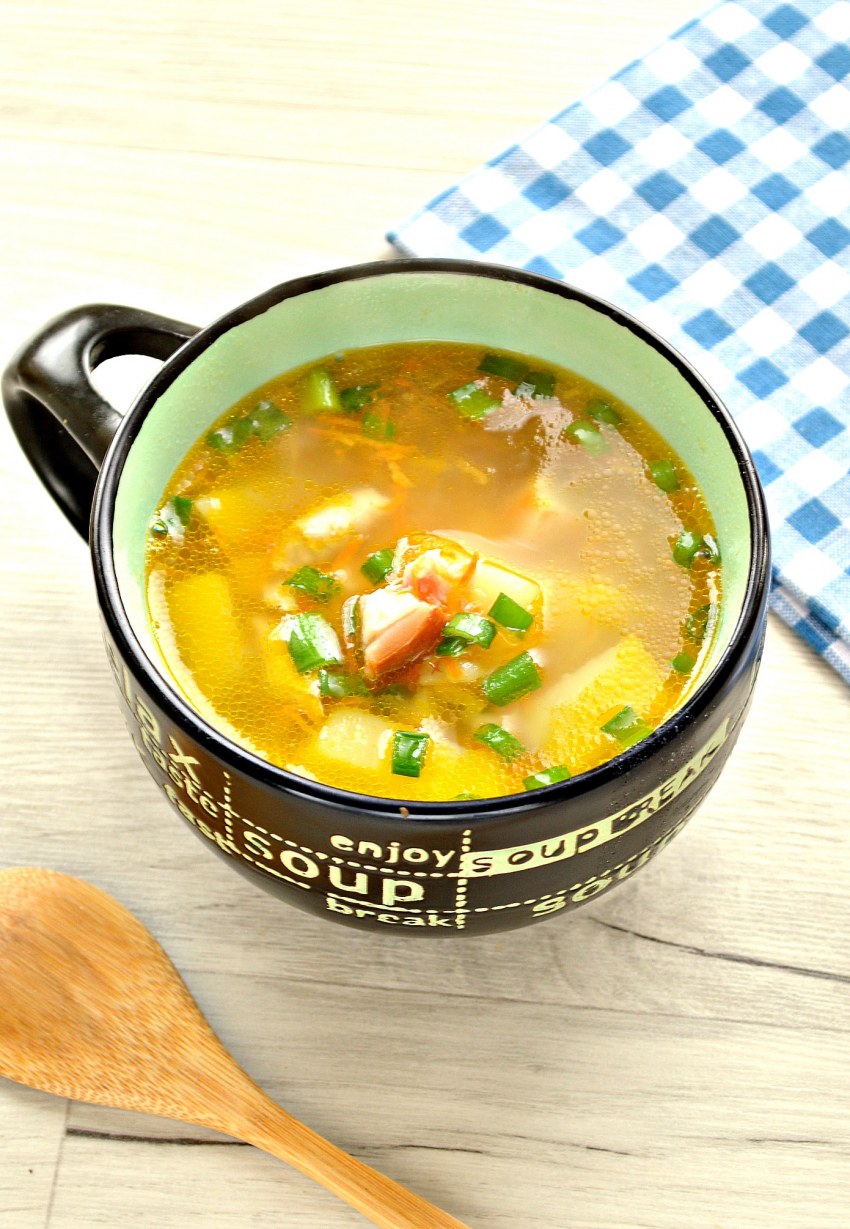 Гороховый суп с копченой куриной грудкой
