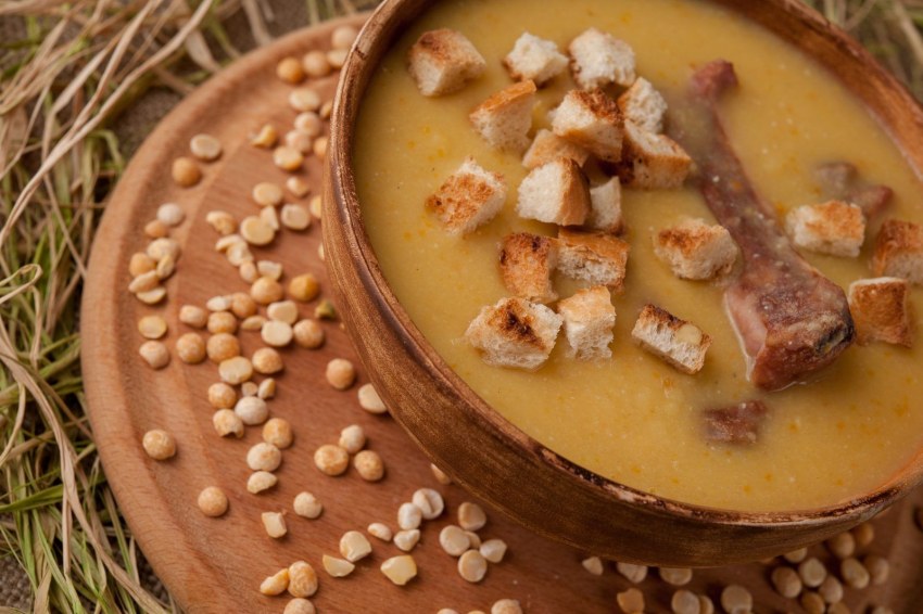 Гороховый суп с копчеными окорочками