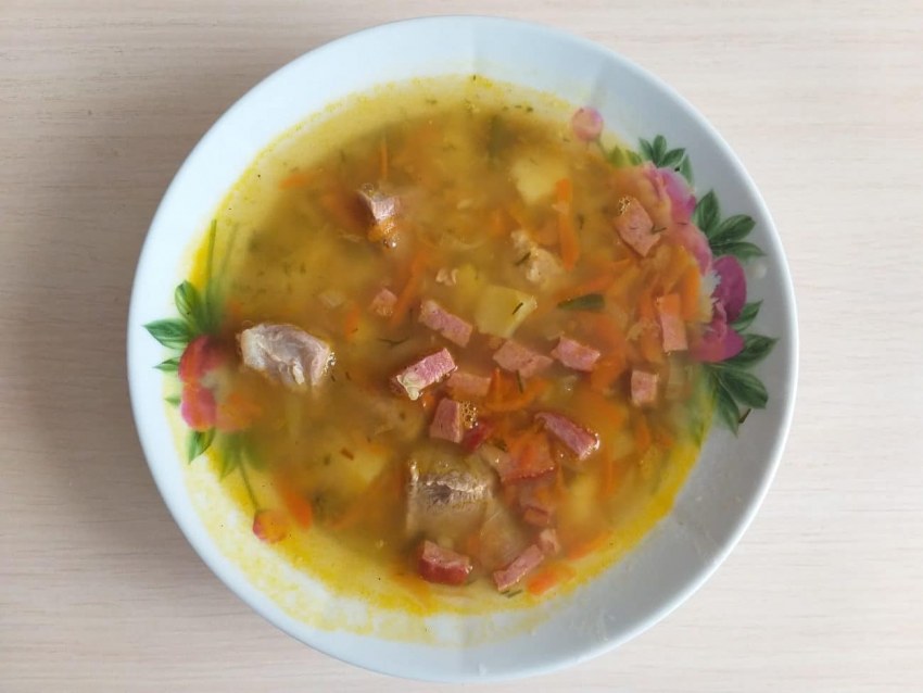 Гороховый суп с копчеными окорочками