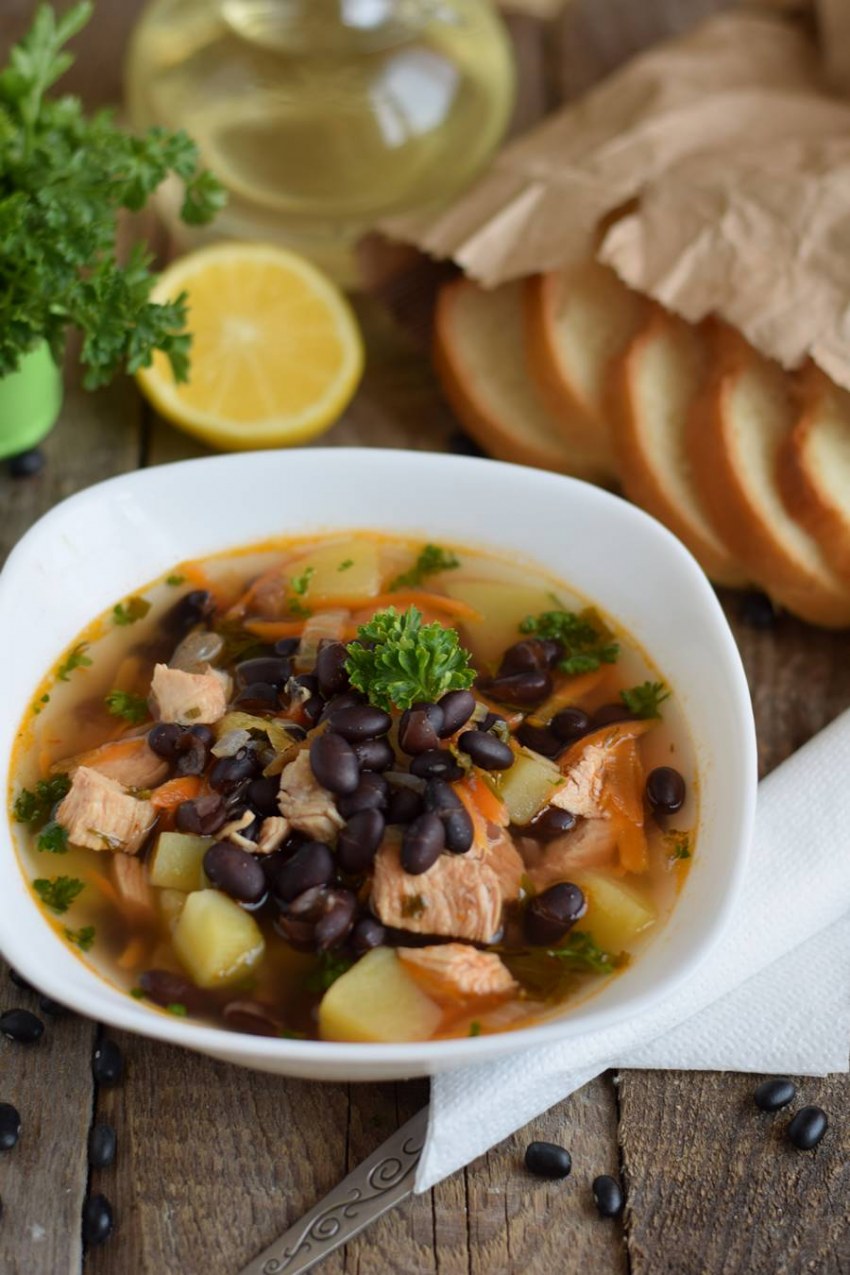 Суп с фасолью и макаронами
