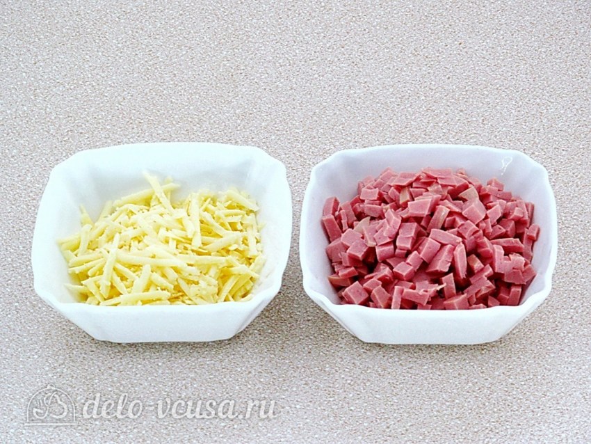 Колбаса и сыр на терке