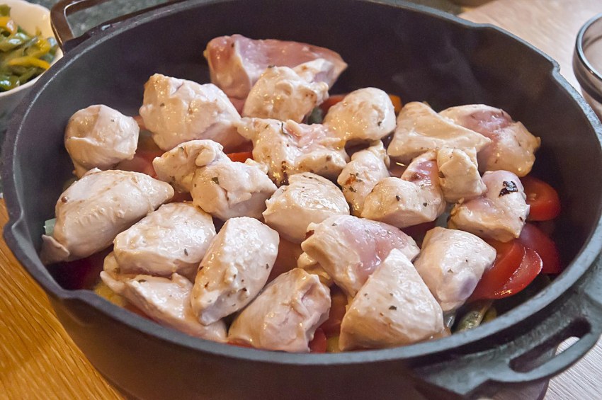 Гювеч с курицей и грибами