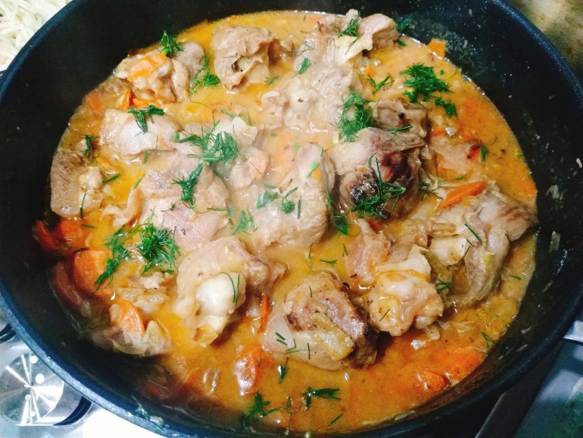 Гювеч с курицей и грибами